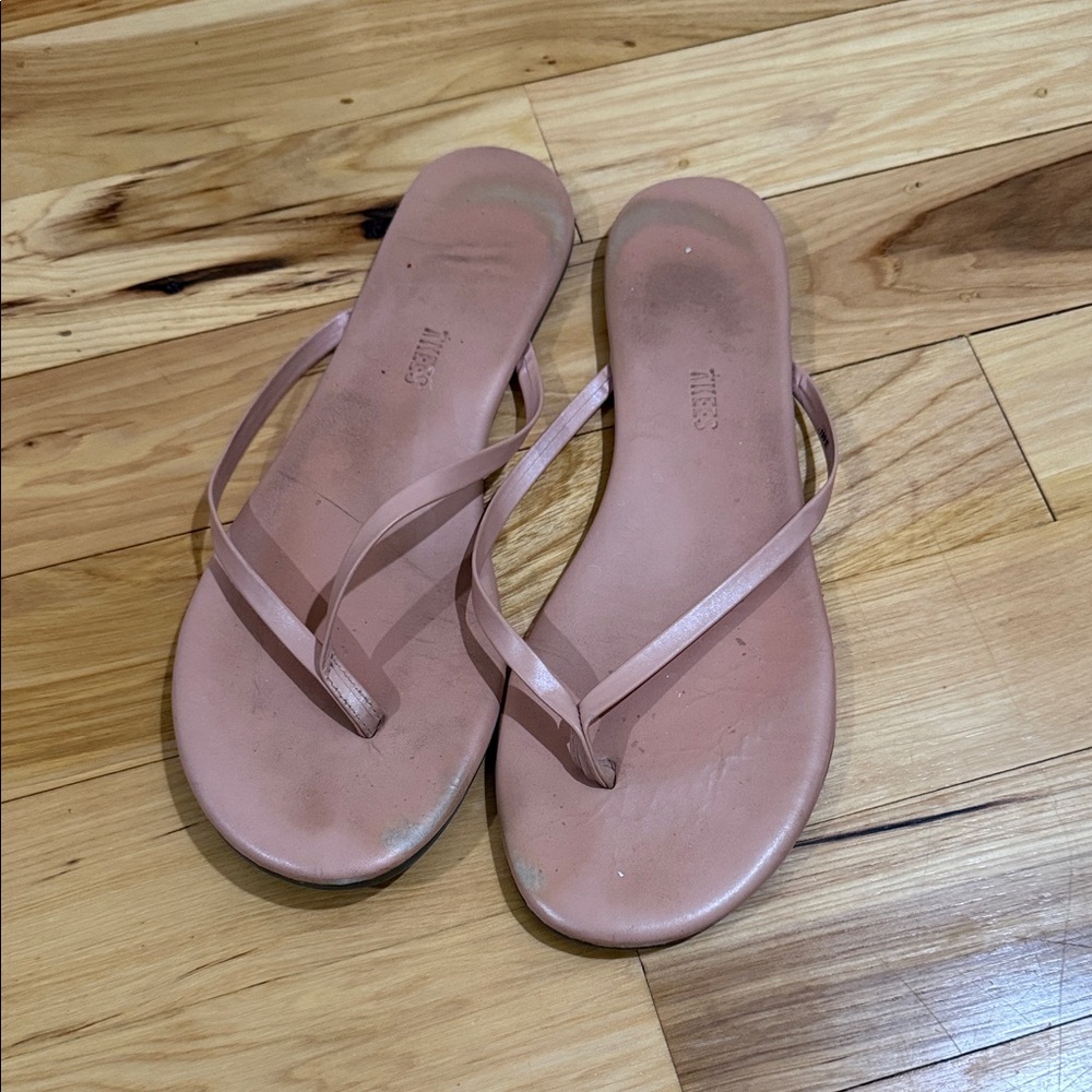 Women’s Pink Slim-Strap Flip Flop Sandals